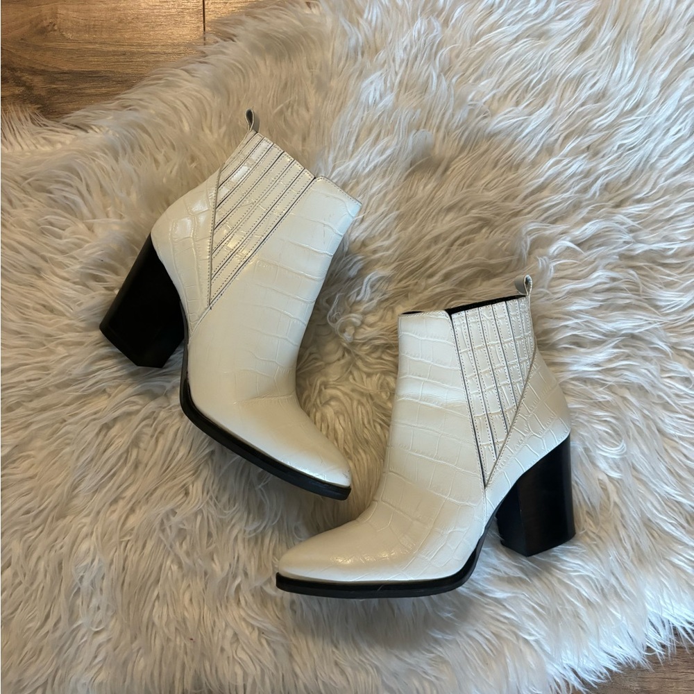 Marc Fisher Ankle Boots White